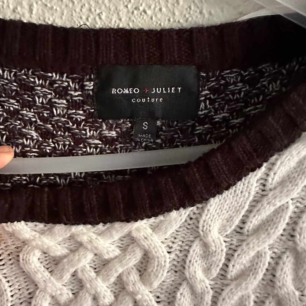 Romeo and Juliet Couture Cable Knit Tri-color Sweater Size Small - Picture 2 of 3